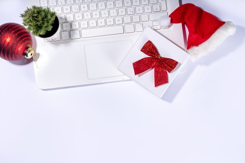 Simple,Christmas,Shopping,,Online,Holiday,Background.,White,Laptop,Notebook,With